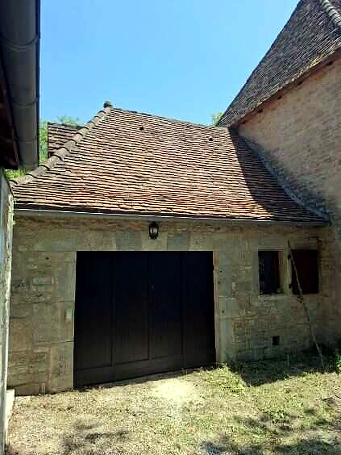 Toiture d'une dépendance en pierre près de Figeac