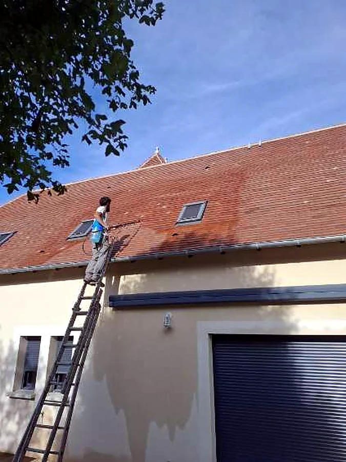 Travaux d'entretien sur une toiture à Pradines dans le Lot
